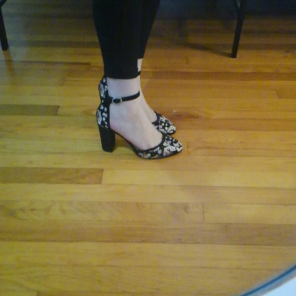 White House Black Market ankle strap heels - Picture 7 of 7